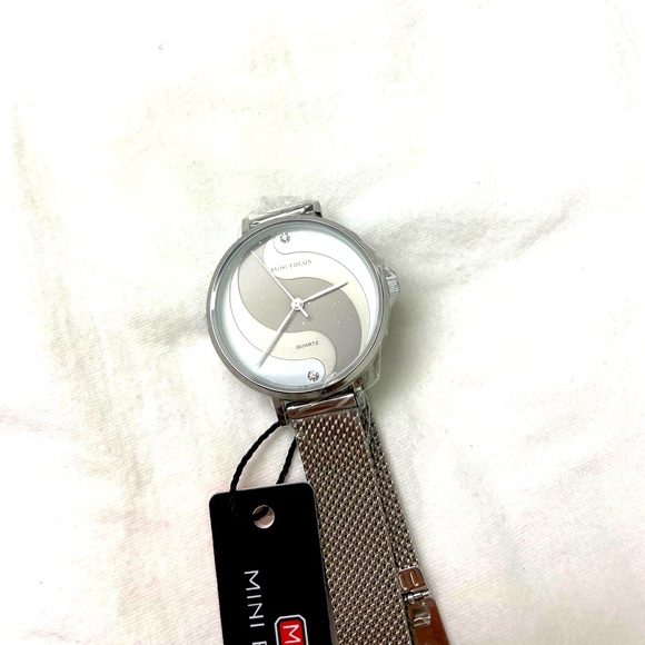 Mini Focus Watch - Picture 2 of 6